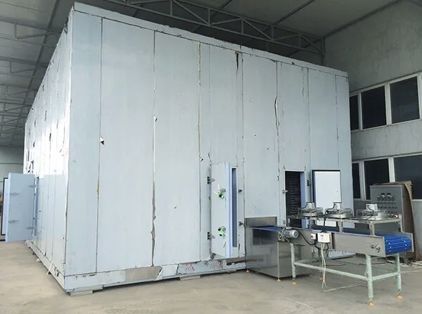 スパイラルフリーザーをペルーに輸出: 鶏の胸肉を1t/hで冷凍するためのカスタマイズされたソリューション